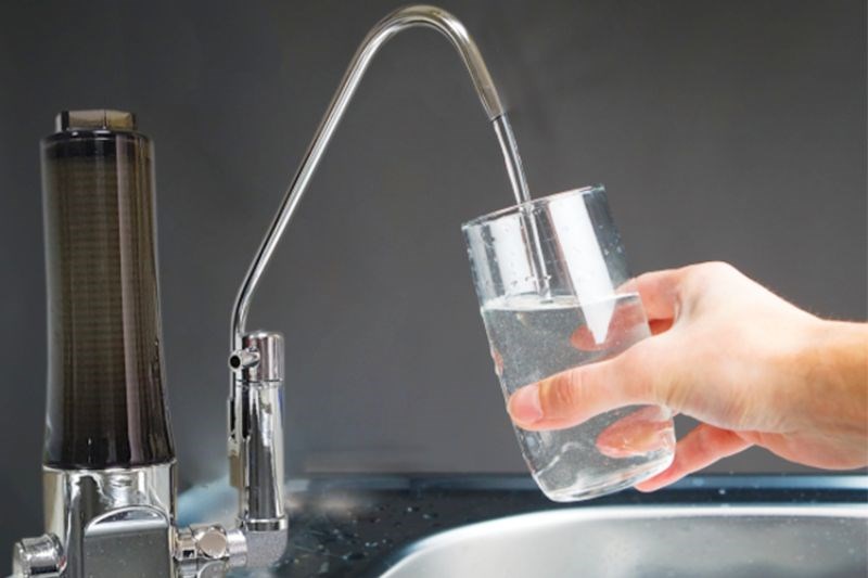 D&ugrave;ng nước để uống trực tiếp