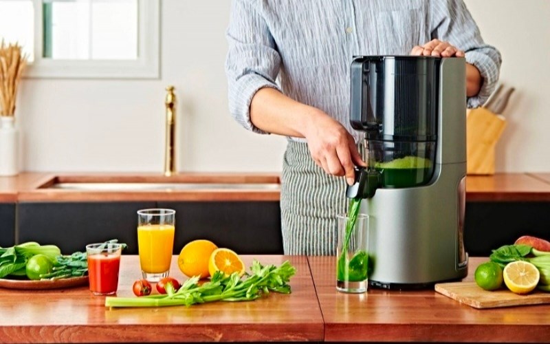 C&aacute;ch xử l&yacute; m&aacute;y &eacute;p chậm Hurom bị kẹt lưỡi dao