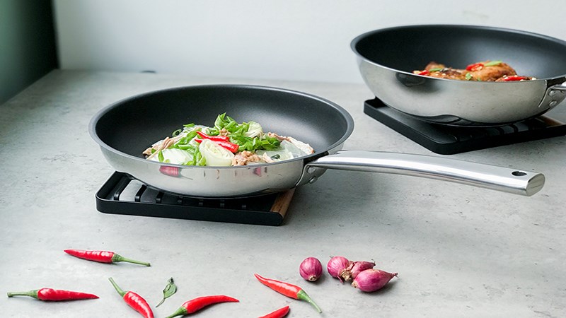 So sánh chảo không cần dầu và chảo chống dính