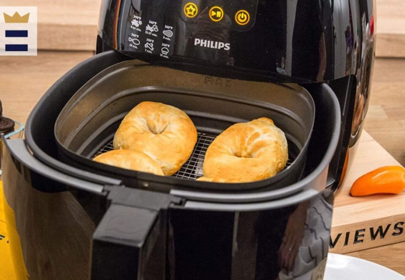 Nướng b&aacute;nh bằng nồi chi&ecirc;n kh&ocirc;ng dầu