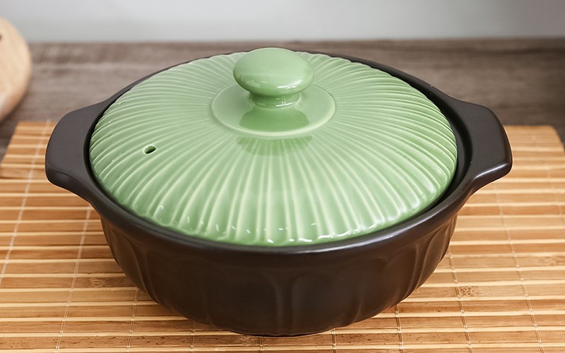 Nồi đất hoa sen nắp sứ 18 cm Dong hwa 402