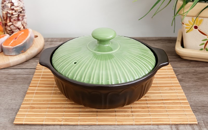 Nồi đất hoa sen nắp sứ 20 cm Dong hwa 403