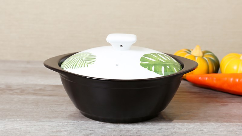 Nồi đất nắp sứ 18 cm Dong hwa CS005 Chiếc l&aacute;