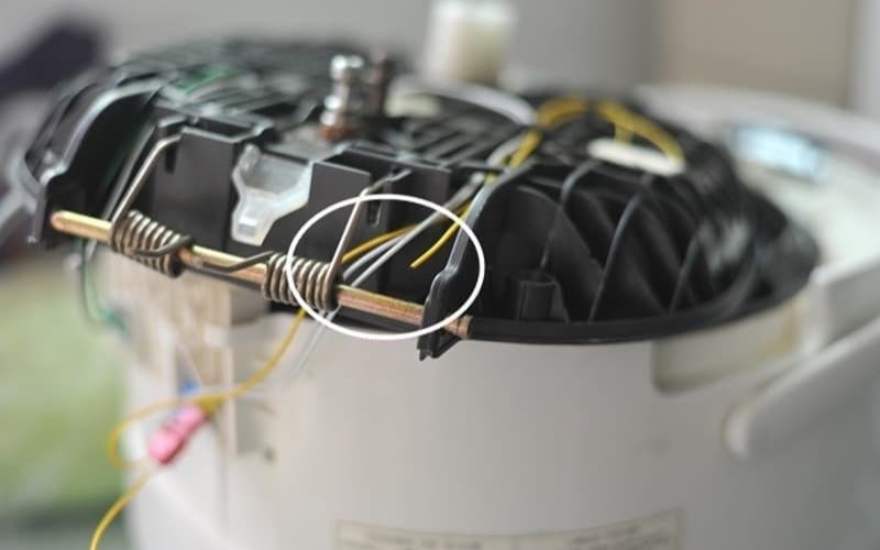 Vi mạch b&ecirc;n trong nồi bị đứt