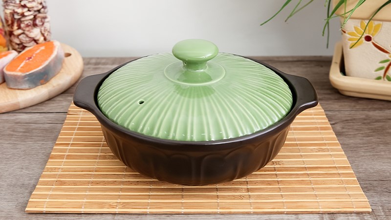 Nồi đất hoa sen nắp sứ 20 cm Dong hwa 403