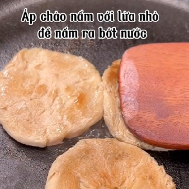 Bước 3 Áp chảo Bít tết chay từ nấm hầu thủ