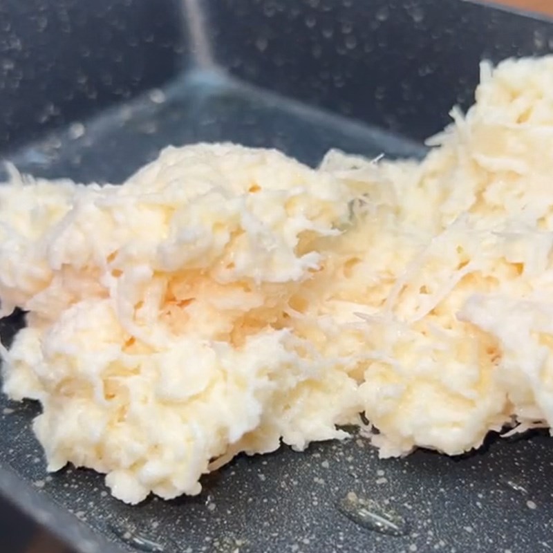 Bước 3 Áp chảo bánh khoai mì Bánh khoai mì áp chảo