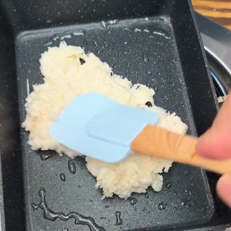 Bước 3 Áp chảo bánh khoai mì Bánh khoai mì áp chảo