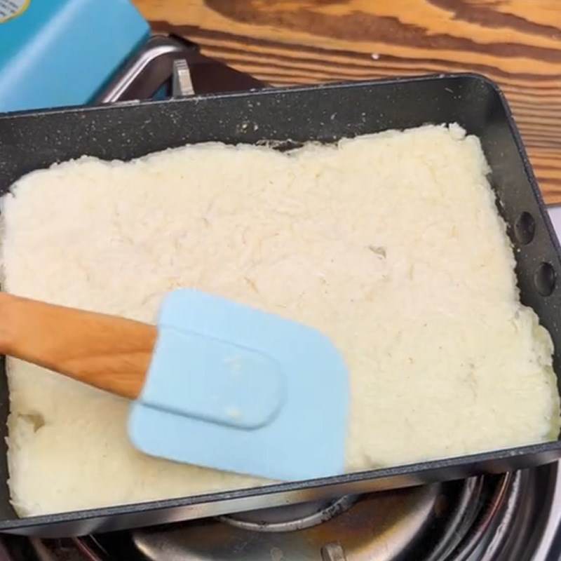 Bước 3 Áp chảo bánh khoai mì Bánh khoai mì áp chảo