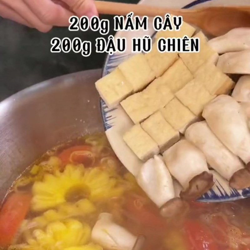 Bước 3 Chế biến Bún nấm thơm chay