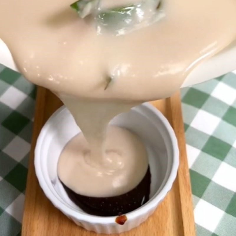 Bước 3 Đổ hỗn hợp vào khuôn Bánh flan chay từ sữa hạt