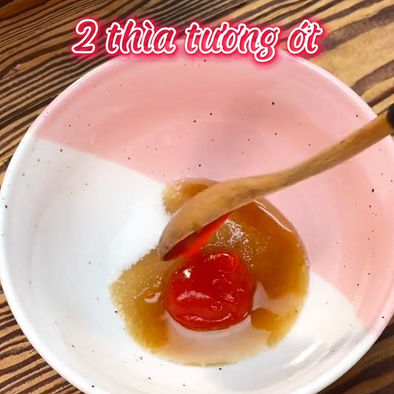 Bước 1 Làm nước sốt Trứng ốp la chiên nước mắm