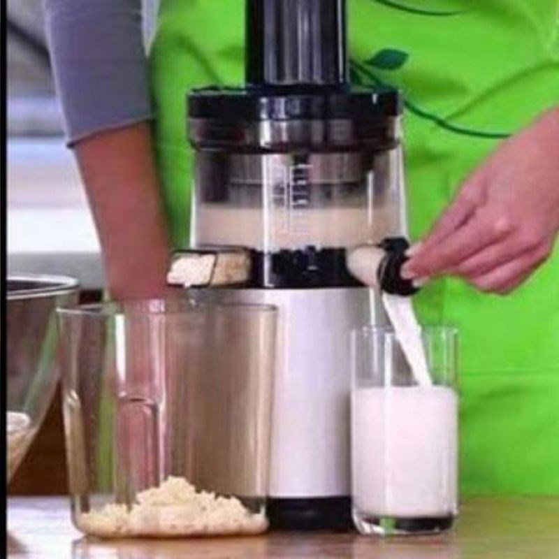 Bước 2 Làm sữa hạt sen bằng máy ép chậm Chế biến sữa hạt sen bằng máy ép chậm