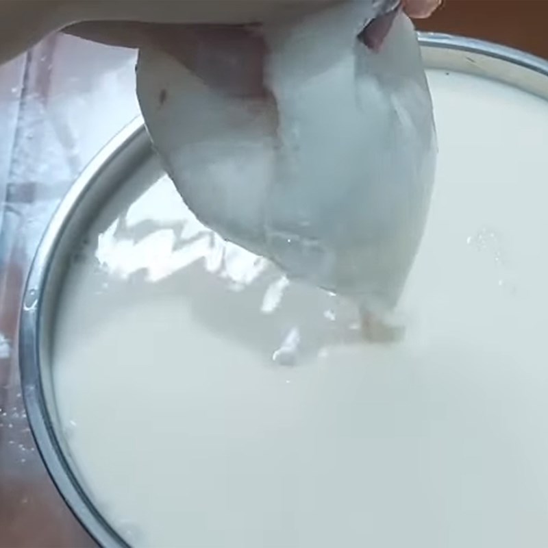 Bước 2 Lọc nước sữa đậu. Cách làm đậu phụ bằng máy làm sữa hạt hoặc máy xay sinh tố