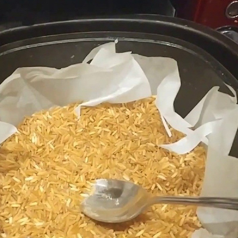 Bước 2 Rang gạo lứt bằng nồi chiên không dầu Rang gạo lứt bằng nồi chiên không dầu