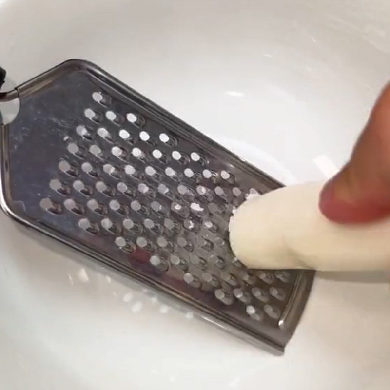 Bước 1 Sơ chế khoai mì Bánh khoai mì áp chảo