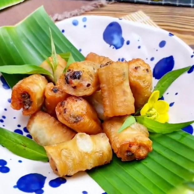 Hướng dẫn cách làm bánh quẩy bọc tôm chiên lạ miệng, hấp dẫn ăn là ghiền