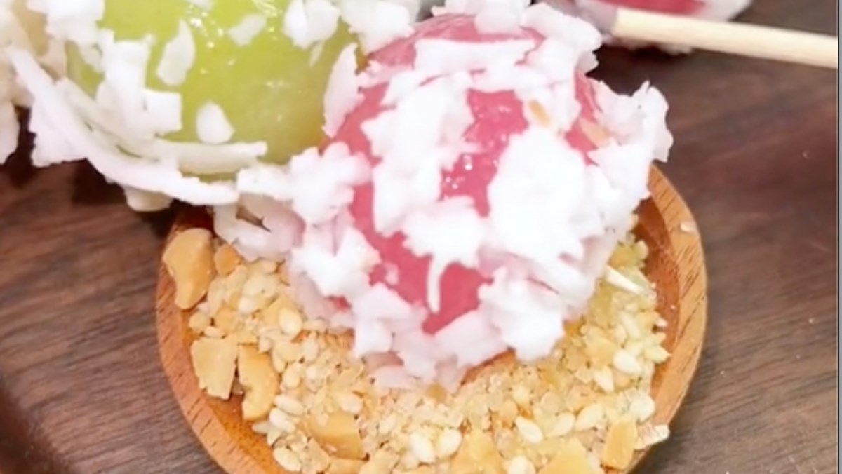 Bánh hòn chấm muối mè