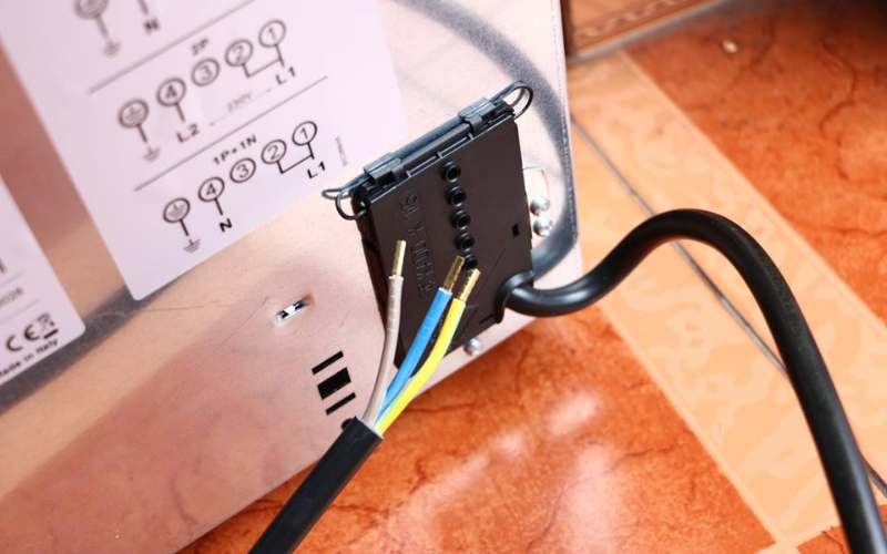 Kết nối nguồn điện cho bếp từ