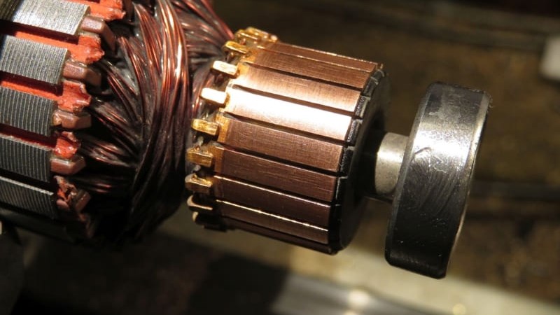 Động cơ DC tự k&iacute;ch th&iacute;ch