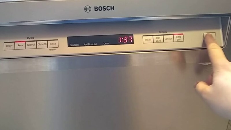 Khi m&aacute;y rửa b&aacute;t bị kh&oacute;a