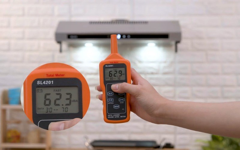 Mức độ ồn của m&aacute;y h&ugrave;i m&ugrave;i Malloca đang đo khi c&aacute;ch 2m