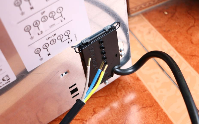 Dây nguồn bếp từ bosch bị đứt