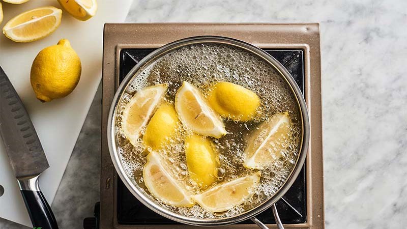 C&aacute;ch l&agrave;m sạch khi nồi inox bị ra ten bằng chanh 