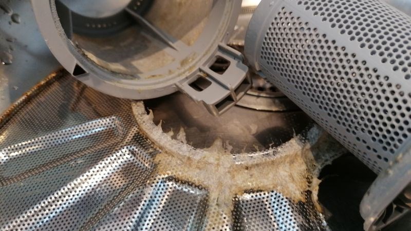 M&aacute;y rửa ch&eacute;n bị dơ