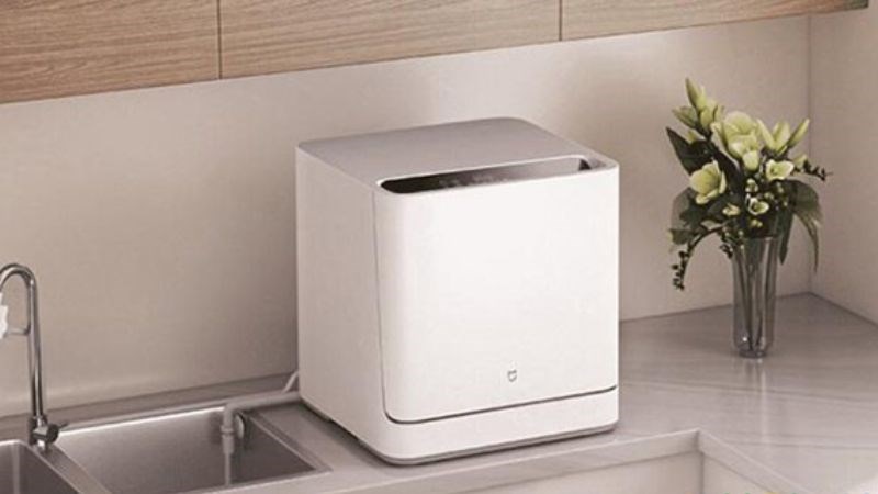 Lắp đặt m&aacute;y rửa b&aacute;t mini tại vị tr&iacute; b&agrave;n bếp