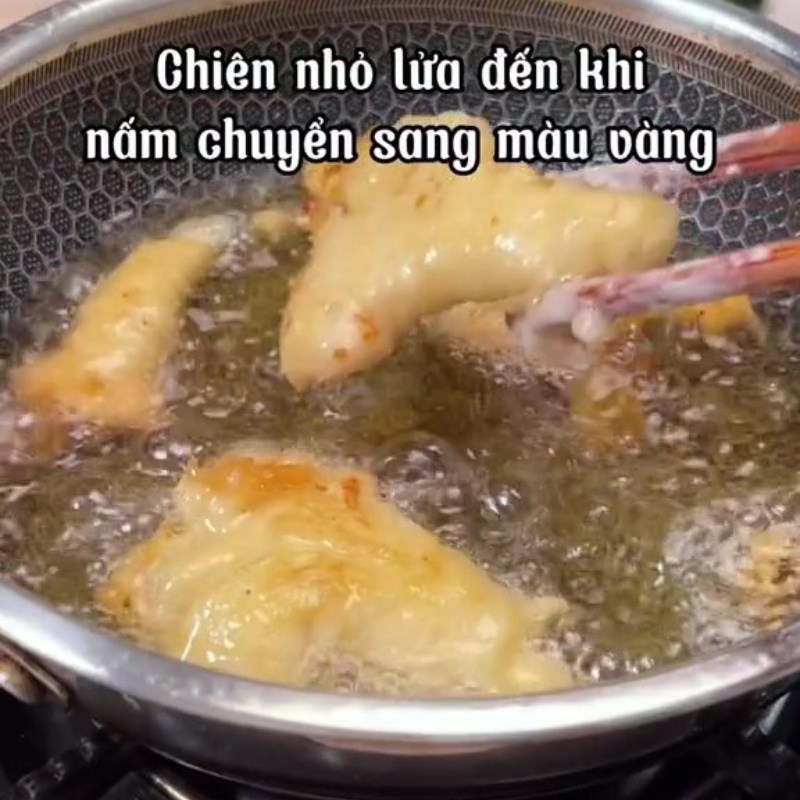 Bước 4 Chiên nấm Nấm chiên nước mắm