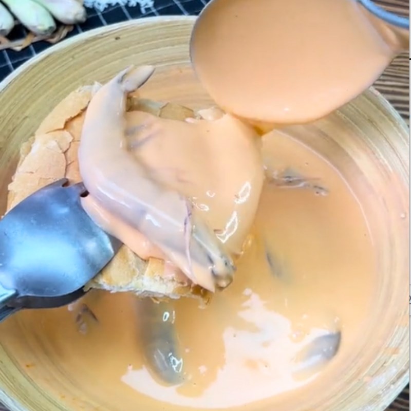 Bước 2 Chiên bánh Bánh mì tôm chiên (Công thức được chia sẻ từ Tiktok Vào bếp cùng Điện máy XANH)