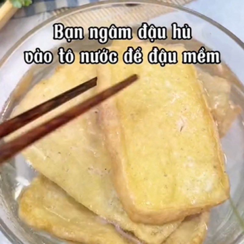 Bước 1 Chiên đậu hũ Đậu hũ cuộn khoai môn rim