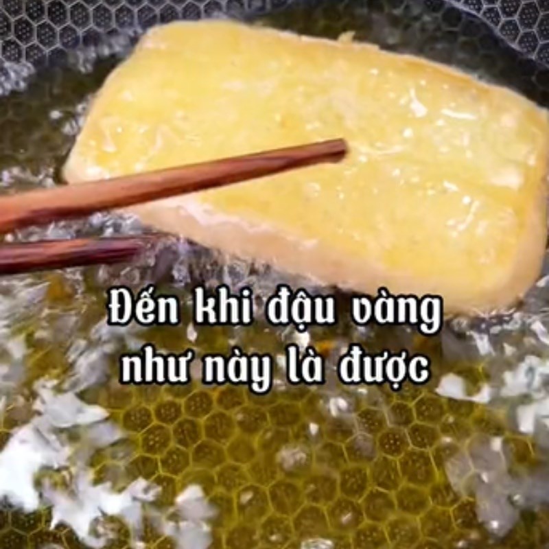 Bước 1 Chiên đậu hũ Đậu hũ cuộn khoai môn rim