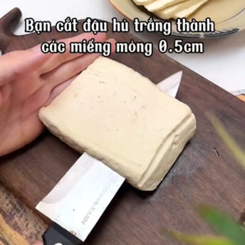 Bước 1 Chiên đậu hũ Đậu hũ cuộn khoai môn rim