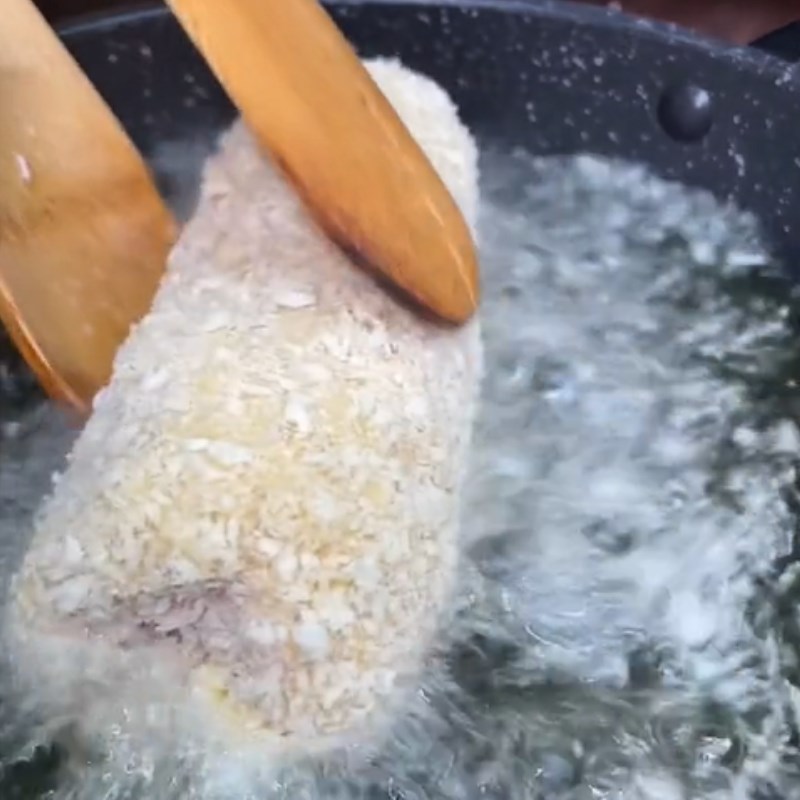Bước 3 Chiên gà Ức gà cuộn thanh cua phô mai