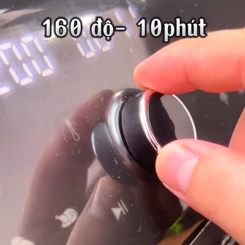 Bước 2 Chiên khoai tây Khoai tây lốc xoáy (Công thức được chia sẻ từ TikTok Vào bếp cùng Điện máy XANH)