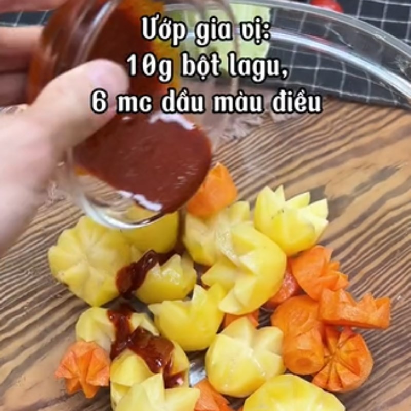 Bước 2 Chiên sơ và ướp gia vị Ragu đậu gà