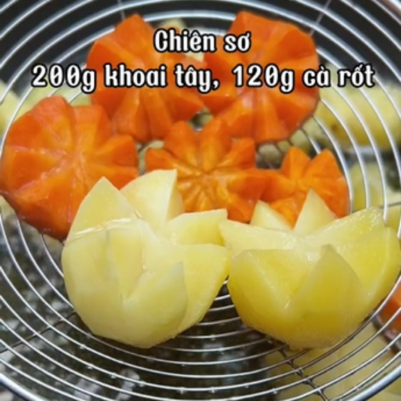 Bước 2 Chiên sơ và ướp gia vị Ragu đậu gà