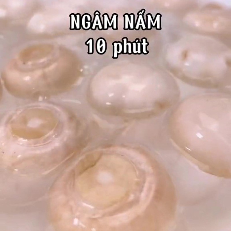 Bước 1 Sơ chế nguyên liệu Nấm mỡ sốt bơ cay