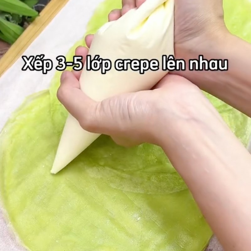 Bước 4 Cuộn bánh crepe sầu riêng Bánh crepe cuộn sầu riêng (Công thức từ kênh tiktok Vào bếp cùng KitchenAZ)