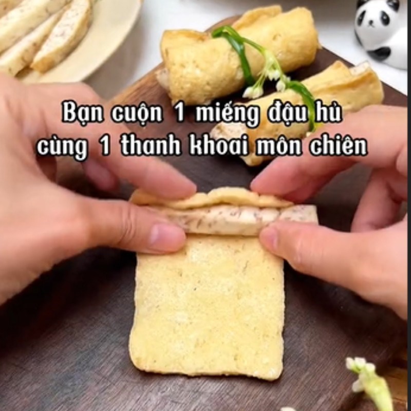 Bước 3 Cuộn đậu hũ với khoai môn Đậu hũ cuộn khoai môn rim