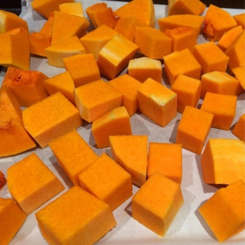 Bước 2 Hấp bí đỏ Bánh bao bí đỏ nhân đậu xanh