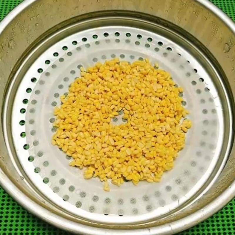 Bước 1 Hấp chín đậu xanh Bánh bao bí đỏ nhân đậu xanh