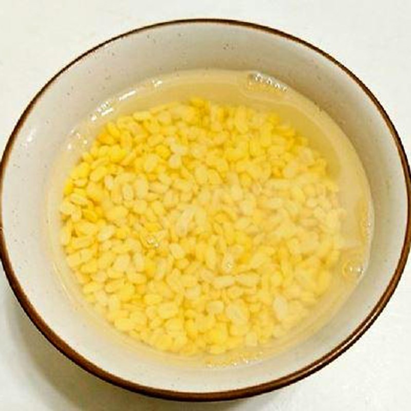 Bước 1 Hấp chín đậu xanh Bánh bao bí đỏ nhân đậu xanh