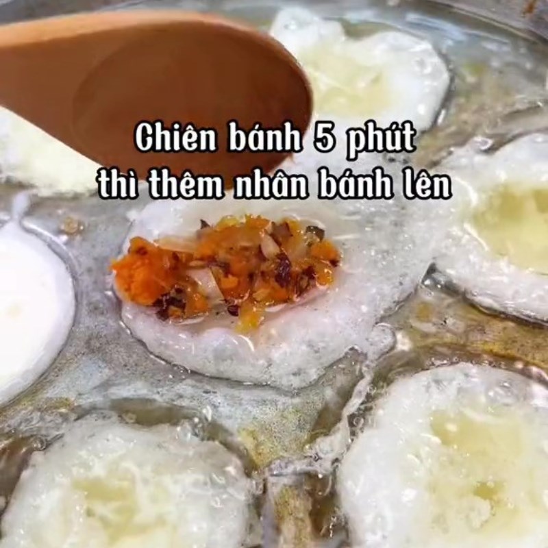 Bước 4 Làm bánh khọt chay Bánh khọt chay bằng bột gạo