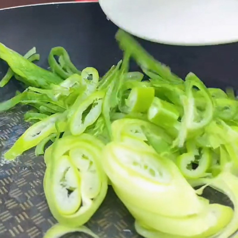 Bước 2 Làm cơm rang kim chi Cơm rang kim chi (Công thức được chia sẻ từ TikTok Vào bếp cùng Điện máy XANH)