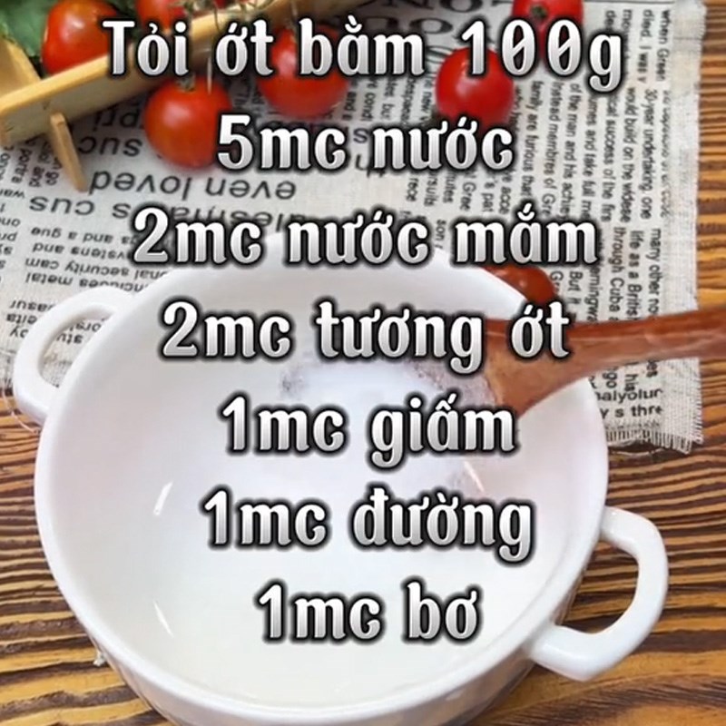 Bước 3 Làm nước sốt cay Chân gà xào cay (Công thức được chia sẻ từ TikTok Vào Bếp cùng Vườn Xanh Phố)