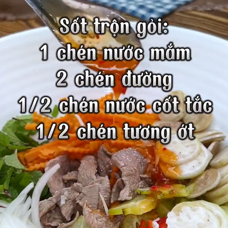 Bước 2 Làm nước sốt trộn gỏi Gỏi bò bóp thấu (Công thức được chia sẻ từ TikTok Vào bếp cùng KitchenAZ)