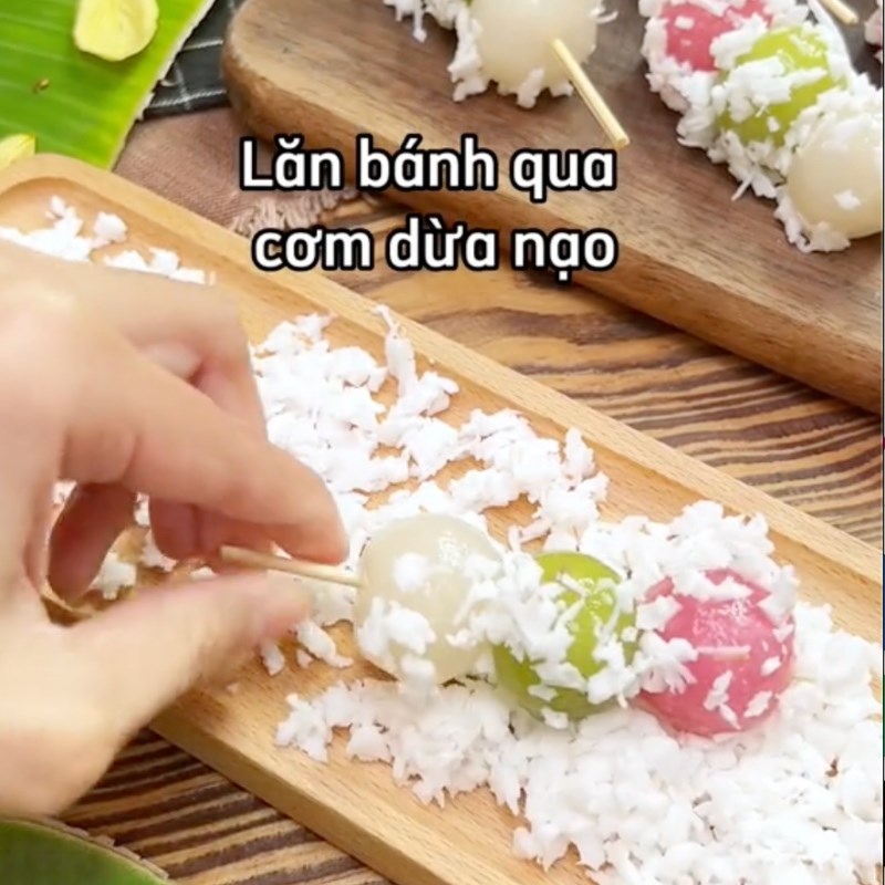 Bước 6 Lăn bánh hòn qua dừa nạo Bánh hòn chấm muối mè
